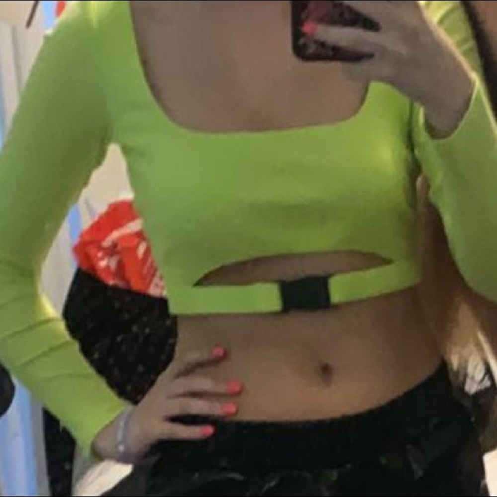 Tobi buckle top
